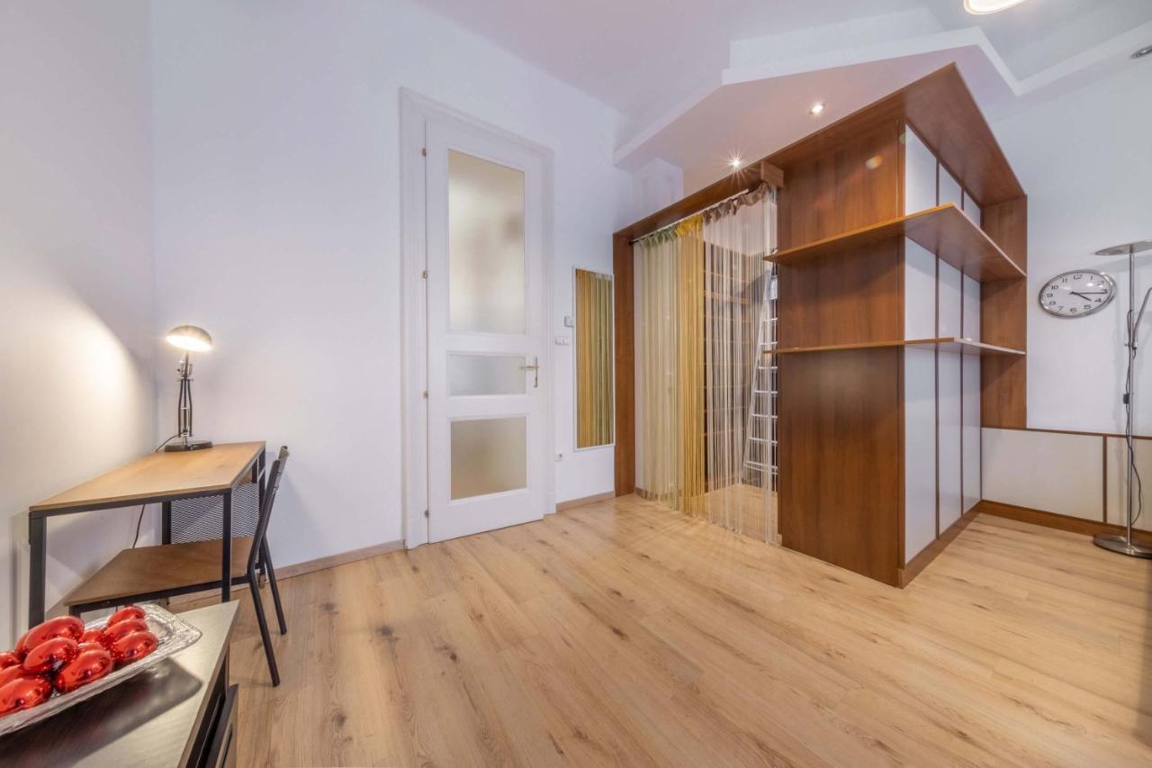 Anastasia 2 Bedrooms Apartment On Vaci Utca Budapest Exterior photo